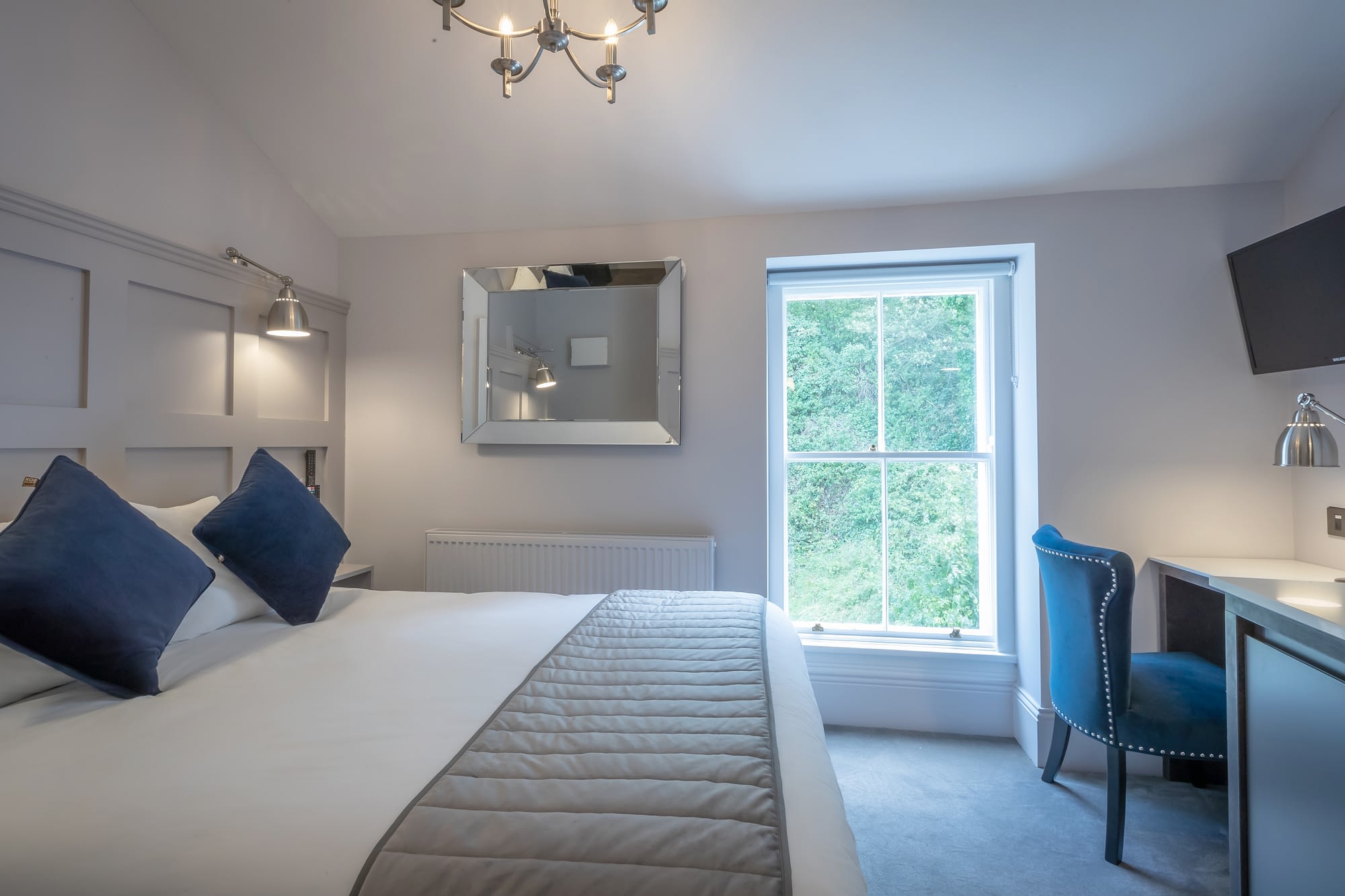 Room 10 | Double Bedroom En-Suite | Multi-pane Sash Windows